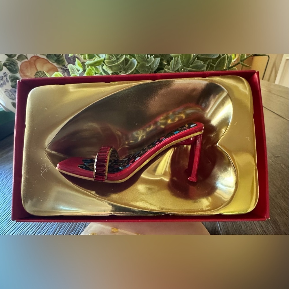 HEART & SOLE JUST THE RIGHT COLLECTIBLE SHOE RAINE #25221... - Picture 6 of 9